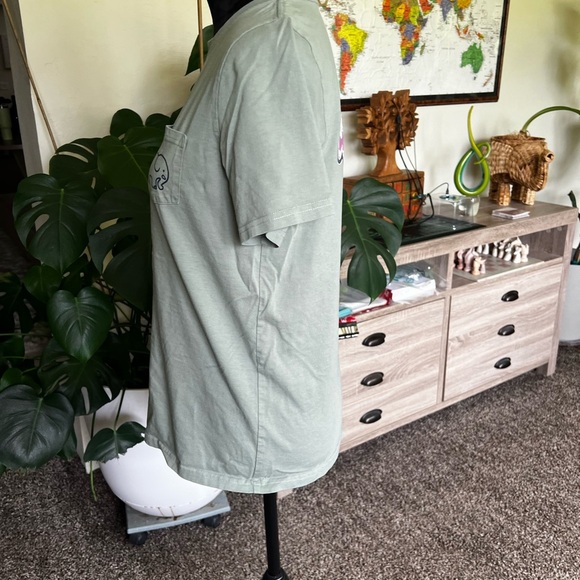 Ivory Ella Green Short Sleeve Tee with Elephant Graphic - Picture 2 of 7